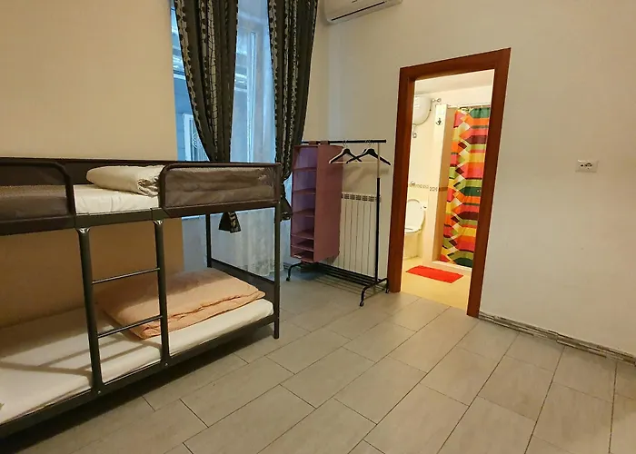 曼奇尼那不勒斯旅馆 *