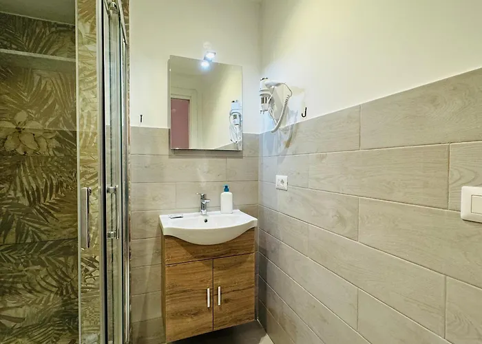 曼奇尼那不勒斯旅馆 *