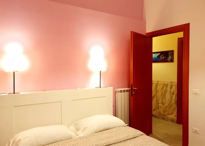 曼奇尼那不勒斯旅馆 *